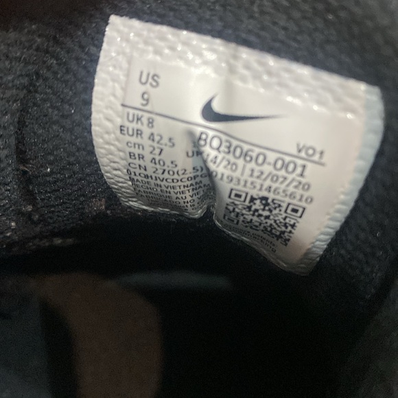 Nike Kyries - Picture 5 of 5